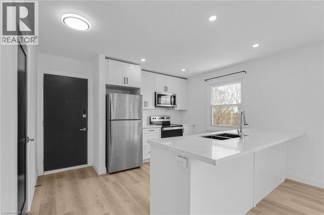 Photo - 51 Dundas St E Unité 7