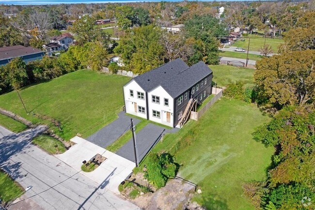 Building Photo - 857 Fortune St Rental