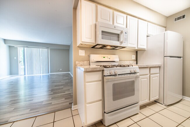 Photo - 1505 N Windsor Dr Unidad 206 Rental