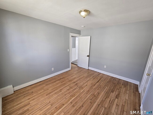 Photo - 263 Sheffield Ave Unit 3