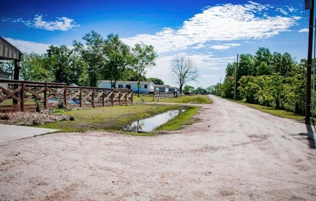 Photo - 1566 County Rd 610