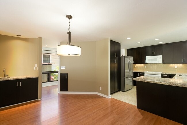 Photo - 3 Bedroom, 2.5 Bathroom Home with Photovol...