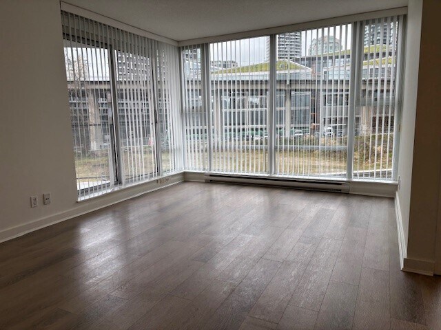 Photo - 501-583 Beach Crescent Unit 501