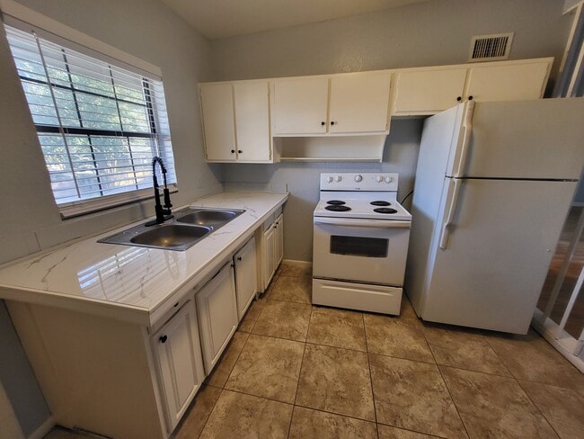 Photo - 2648 Dellwood Ave Unit 4