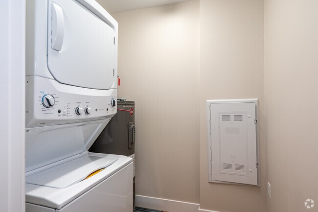 1BR, 1BA - 731SF - Laundry