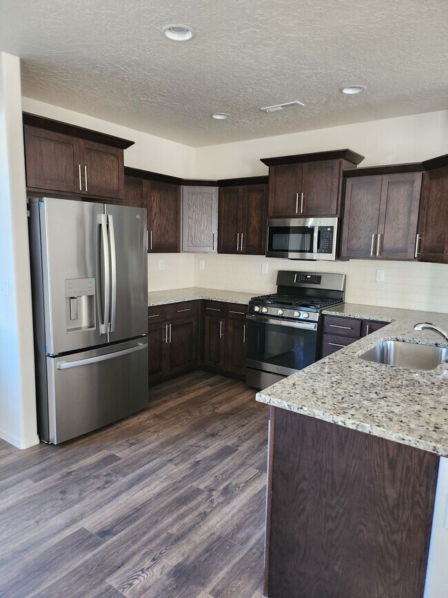 Photo - SUMMER SPECIAL - $500.00 OFF FIRST FULL MO...