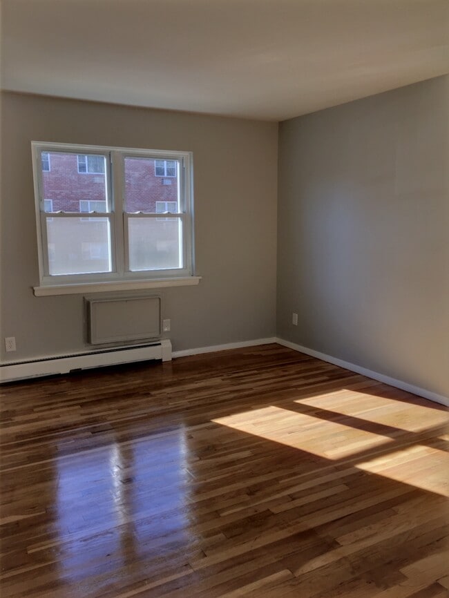 Building Photo - 205 Regency Park Drive Unit 205 Rental