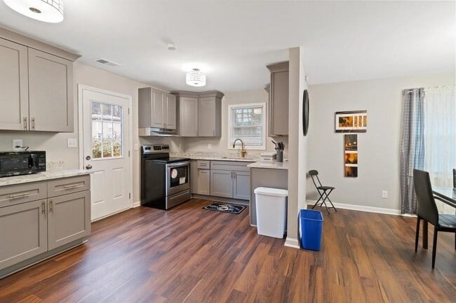 Photo - 1643 Mary George Ave NW