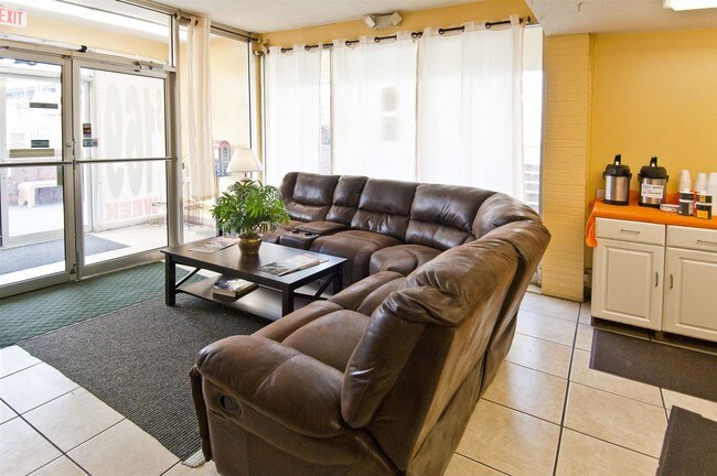 Photo - Northwest Airport Inn