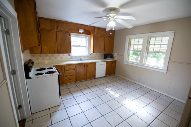 Photo - 810 Illinois Ave