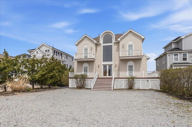 672 Dune Rd