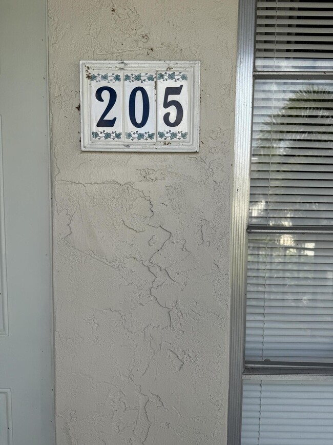 Photo - 1 W Greenway Dr Unit 205