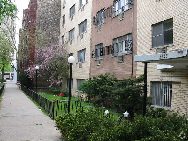 Fountainbleau-Cambridge - Fountainbleau-Cambridge