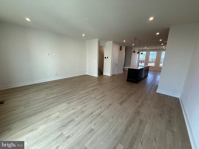 Photo - 13918 Aviation Pl