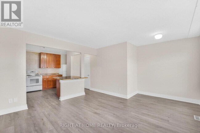 Photo - 1698a Eglinton Ave W