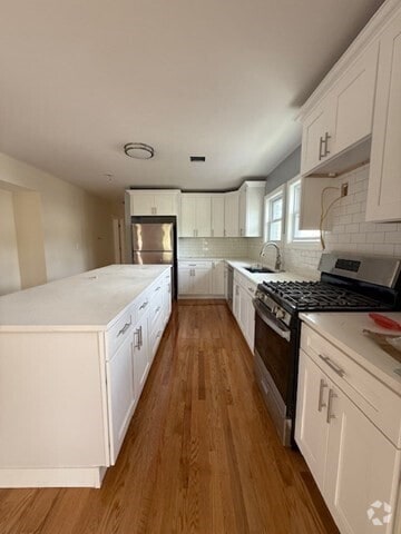 Building Photo - 371 Belmont St Rental