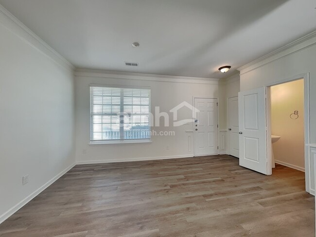 Photo - 2004 Centerview Dr