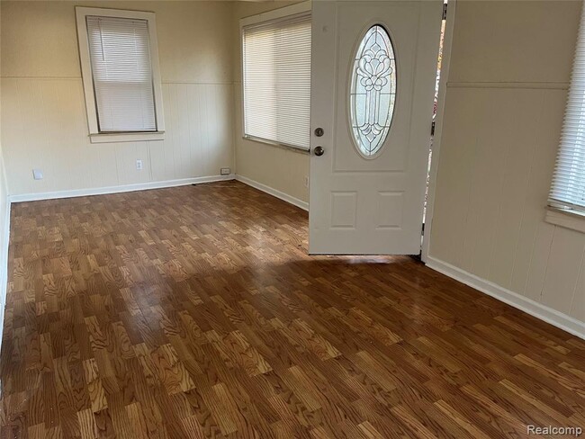 Photo - 5868 N Linville St