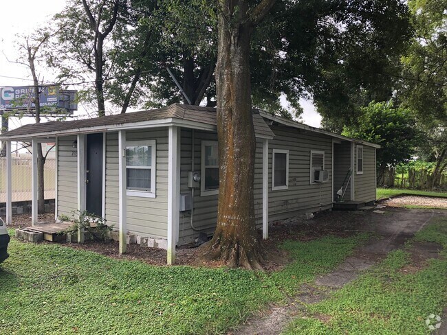 Building Photo - 2915/2919 Winter Lake Rd Unit 2919 Rental