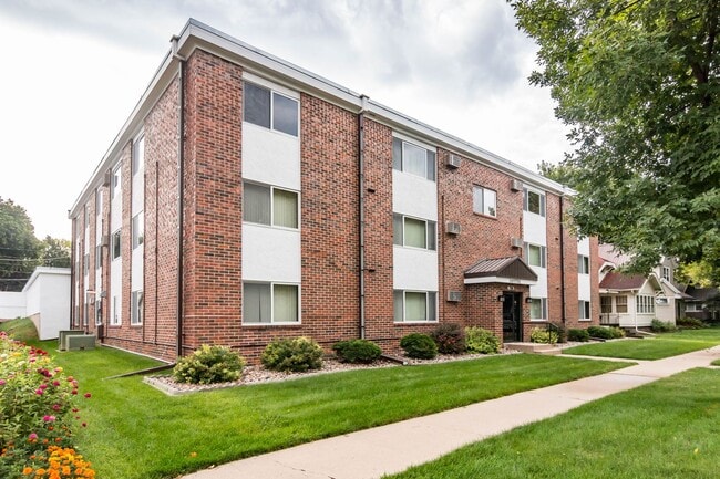 Photo - Oakridge Apartments