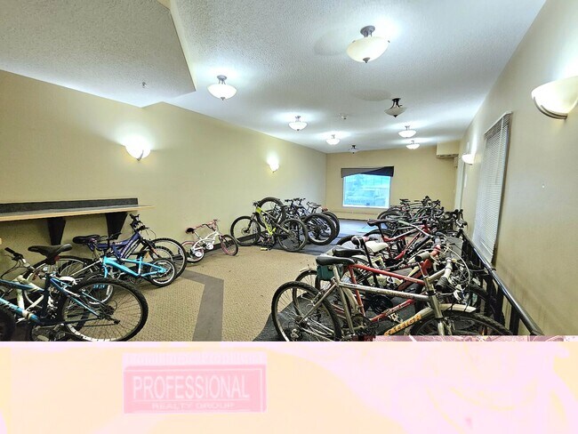 Photo - 16807 100 Av NW