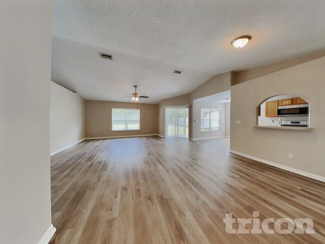 17 Rosepetal Ln