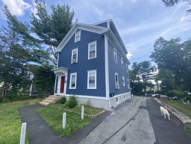 Photo - 1048 Main St