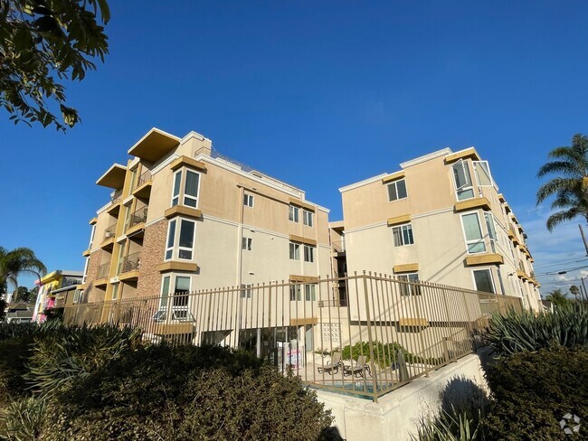 Building Photo - Beautiful Remodeled Condo In North Park w/...