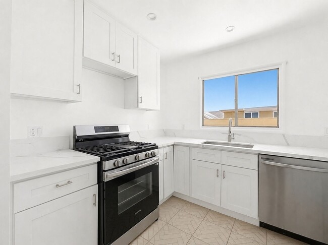 Photo - 337 Rexford Dr Unit 3