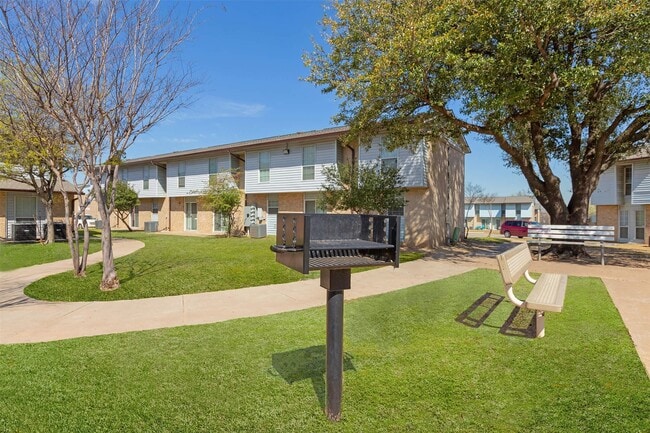 Photo - 2100 Southcrest Dr