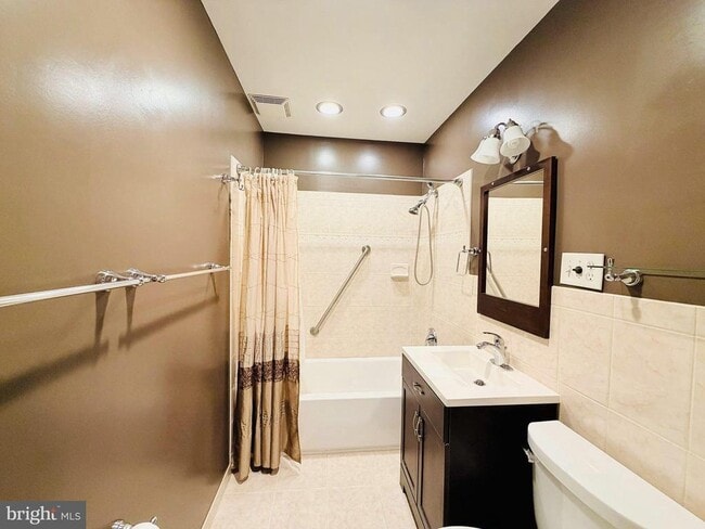 Photo - 907 Heron Dr