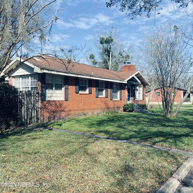 Photo - 960 Murray Dr