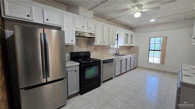 809 E Azalea Ave
