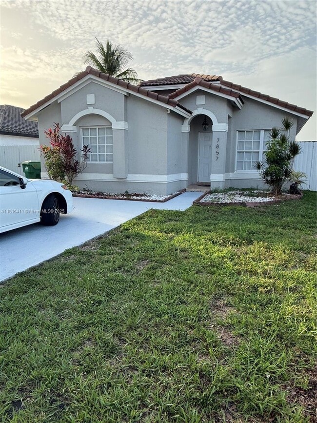 Photo - 7857 NW 194th St Casa