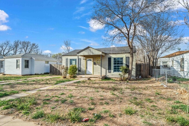 Photo - Cozy Home, Minutes from Texas Tech & Downt... Unidad Front