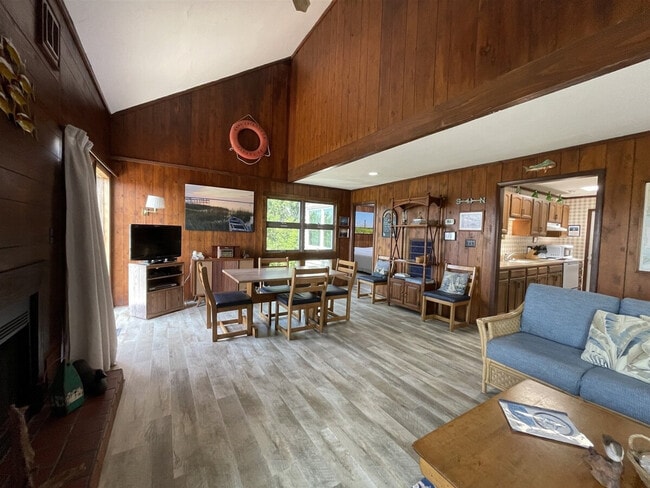 Building Photo - 56128 Elizabeth Ave Rental