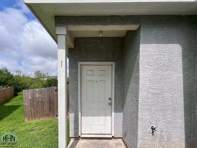 5807 Golf Bend