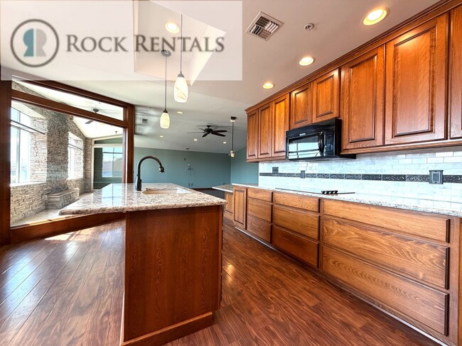 2 N Main St Unit 2 E Sherman St