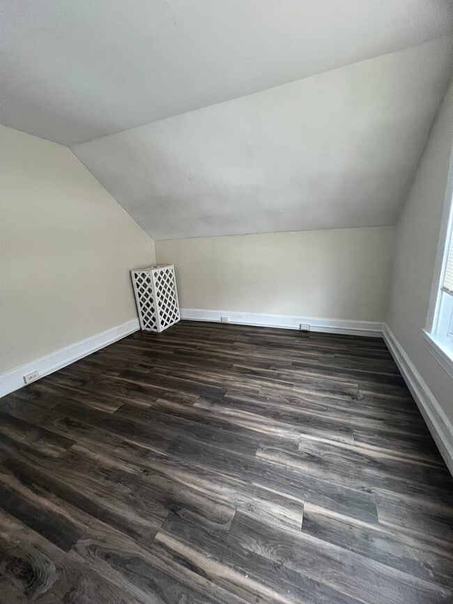 Photo - 903 Centre St