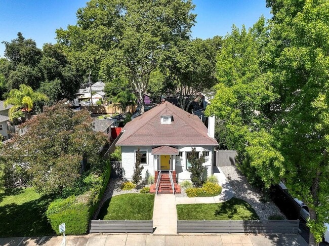 Photo - Beautiful vintage home