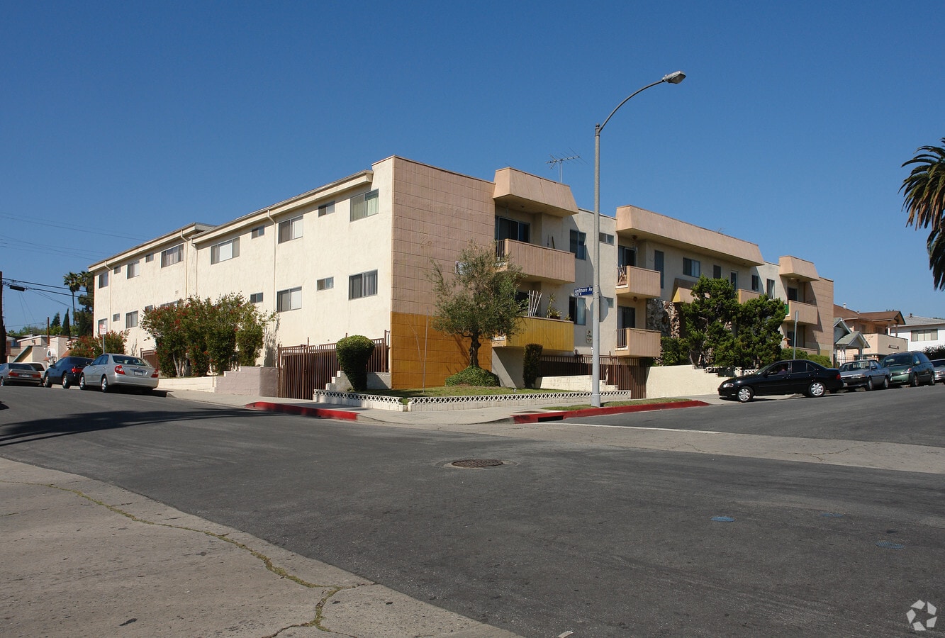 4475 Rosewood Ave - 4475 Rosewood Ave Apartments