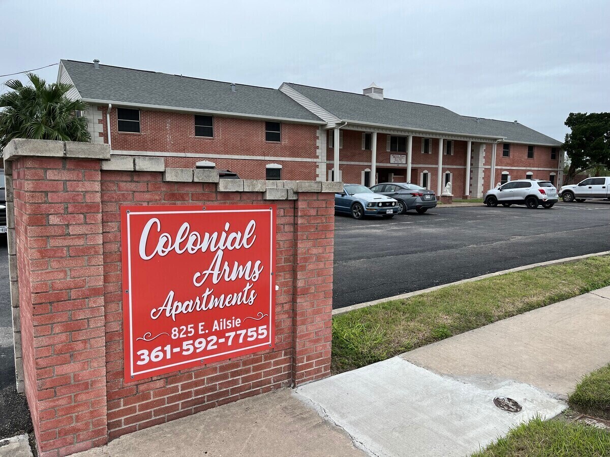 Colonial Arms Apartments - Colonial Arms Apartments