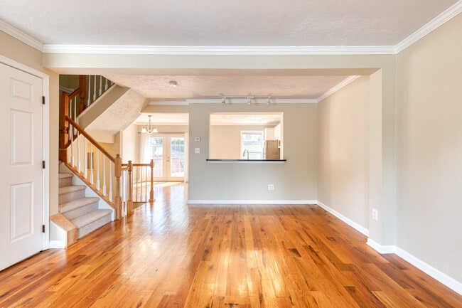 Photo - 490 Crestridge Way