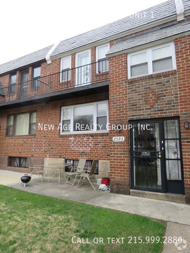 Building Photo - Two Bedroom in Wynnefield Heights with Gar... Unit 1 Rental