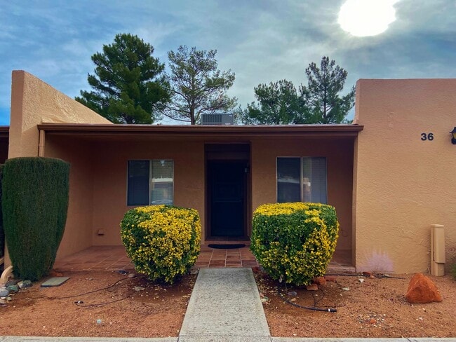 Building Photo - TOWNHOME - VILLAGE OF OAK CREEK