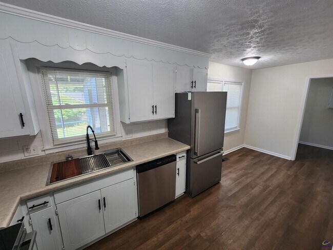 Photo - 1082 Lennox Pl House