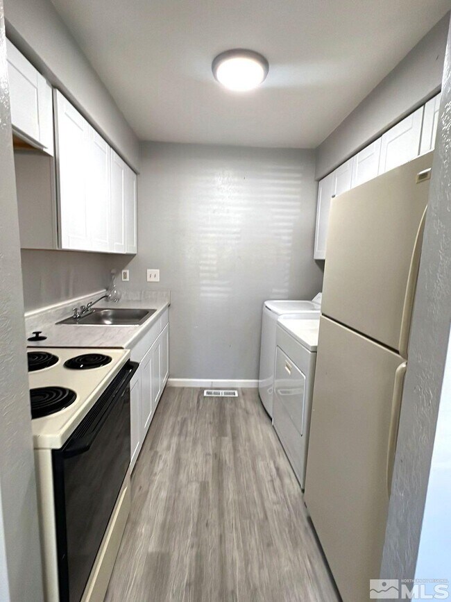 Photo - 1799 York Way