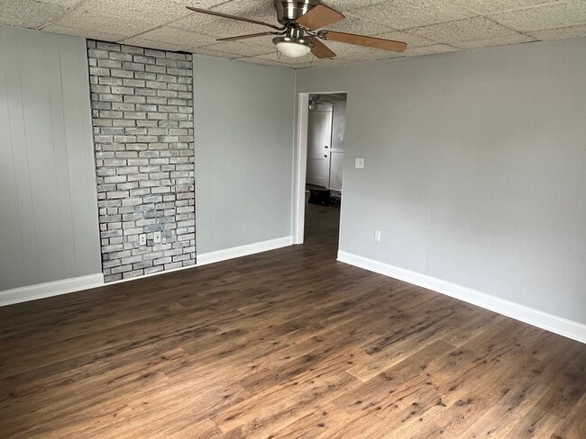 Photo - 528 Kelley St Unidad 3 Bedroom.parking.yard