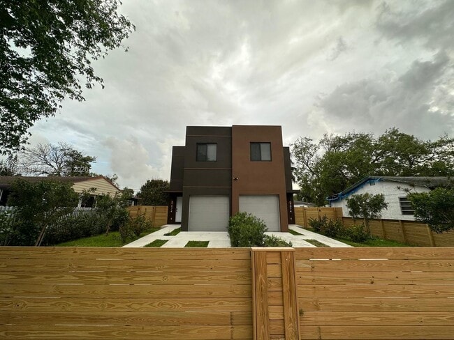 Building Photo - 1074 NW 61st St Unit B