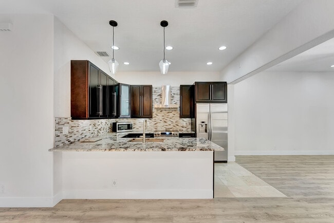 Photo - 406 NW 25th Ave